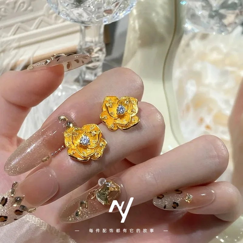 

9999 real glod Design sense, light luxury, small fragrance style camellia earrings, female flower light luxury style earrings wi
