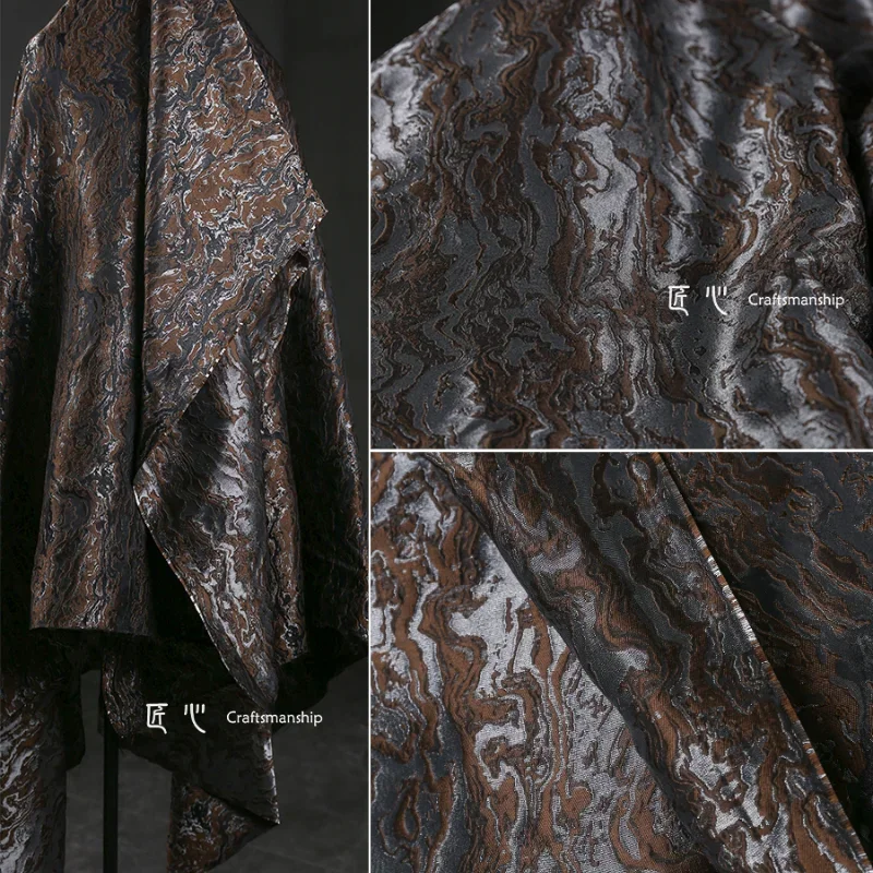 

Серебристо-коричневая волнистая жаккардовая ткань полотняного плетения для позолоченного светоотражающего костюма, пальто, дизайнерская одежда, материал для шитья своими руками, ткань