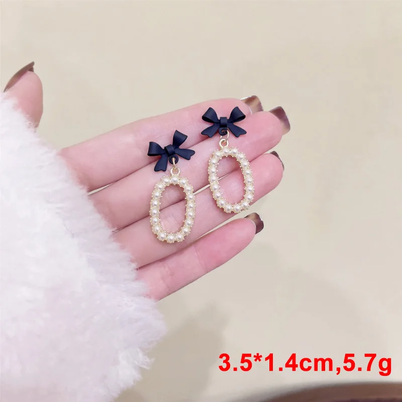 Black White Women\'s Hanging Earrings Hollow Heart Pendants Elegant Female Bowknot Drop Earrings Korean Fashion Ear Decoration