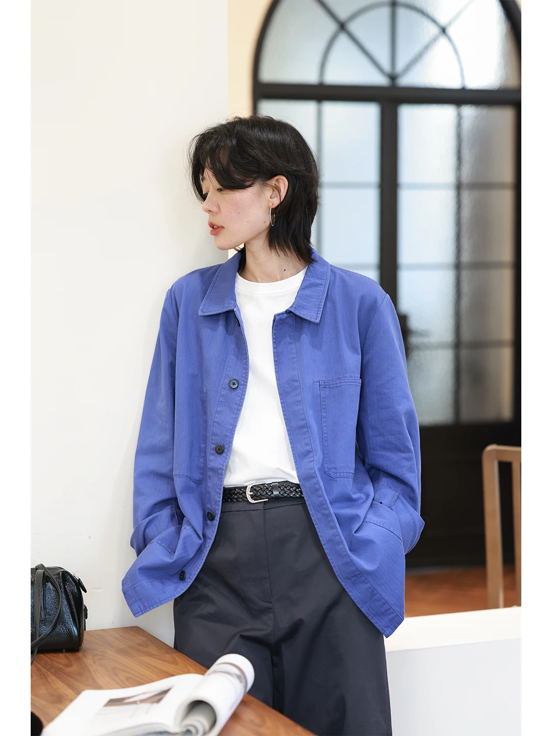 

Женская повседневная свободная рабочая куртка из чистого хлопка синего цвета с воротником-стойкой и длинными рукавами, стандартный крой