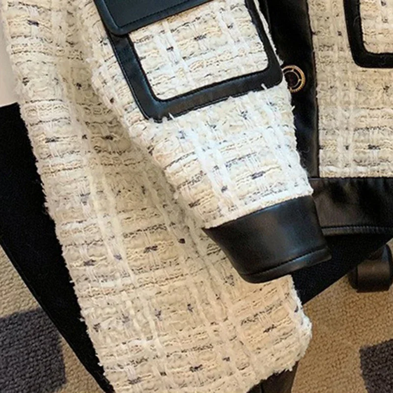 เสื้อแจ็คเก็ตทวีดวินเทจผู้หญิงหรูหรา PU หนังเย็บปะติดปะต่อกันเสื้อฤดูหนาวเกาหลีแขนยาวหนาออกแบบสั้นเสื้อแจ๊กเก็ต