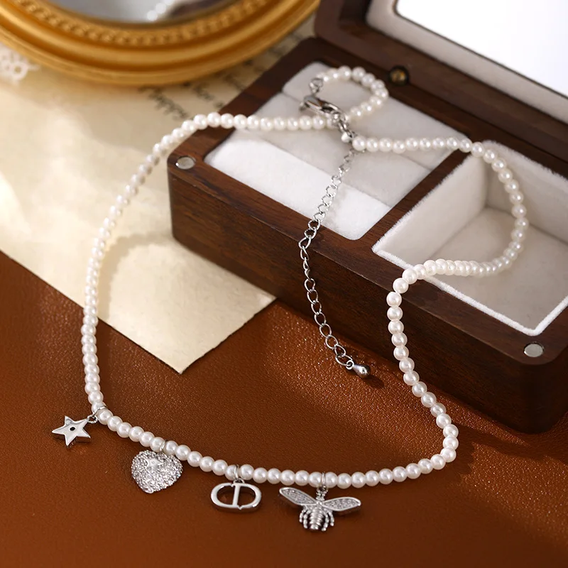 

Minimalist & High-End Bee Heart Necklace for Women - European & American Style, Exquisite Craftsmanship, Unique Niche Design