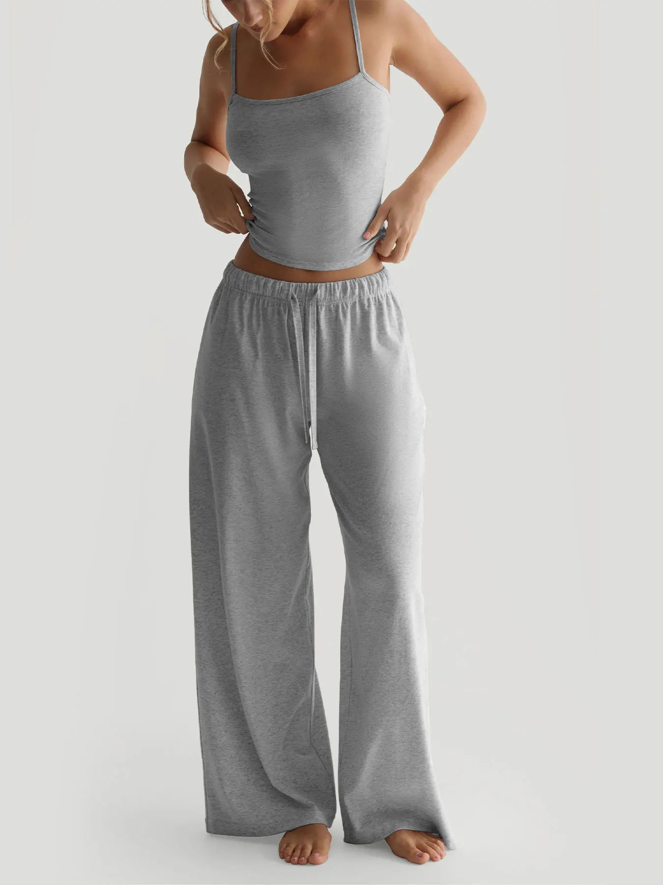 

Летние повседневные комплекты брюк. Удобные повседневные однотонные простые брюки в ленивом стиле. Широкие брюки на шнуровке. Комплект из двух предметов.