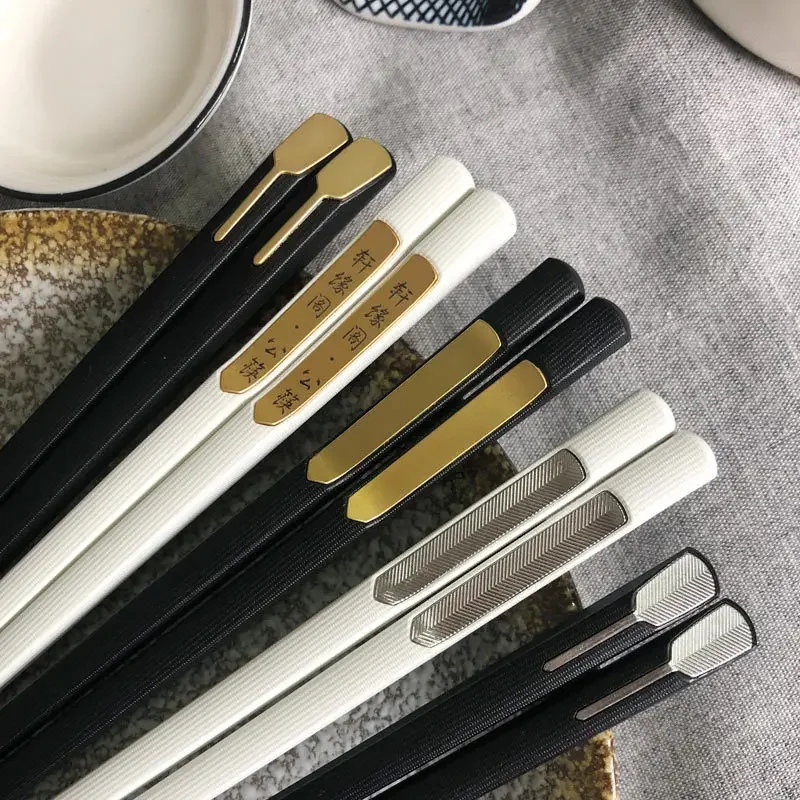 1Pairs Japanese Chinese Chopsticks Hot Pot Sushi Sticks Reusable Metal Korean Chopsticks Healthy Food Grade Alloy Tableware