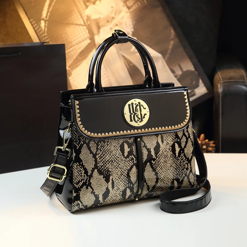 2024 New Snake Pattern Big Bag Women\'s Light Luxury Fashion Chain Underarm Bag Middle aged Mom Handheld Shoulder Bag