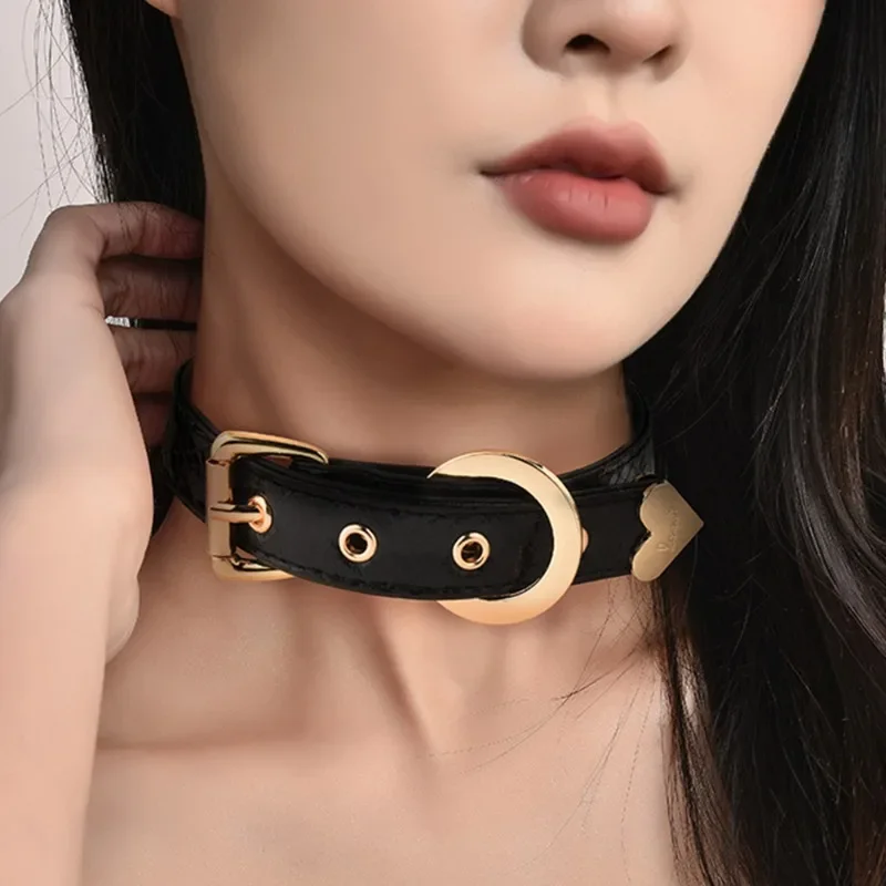 新しいレディースネックレス、ベルネックレス、ハート型のパンクサブカルチャーレザーネックレス、ロマンチックなベルト