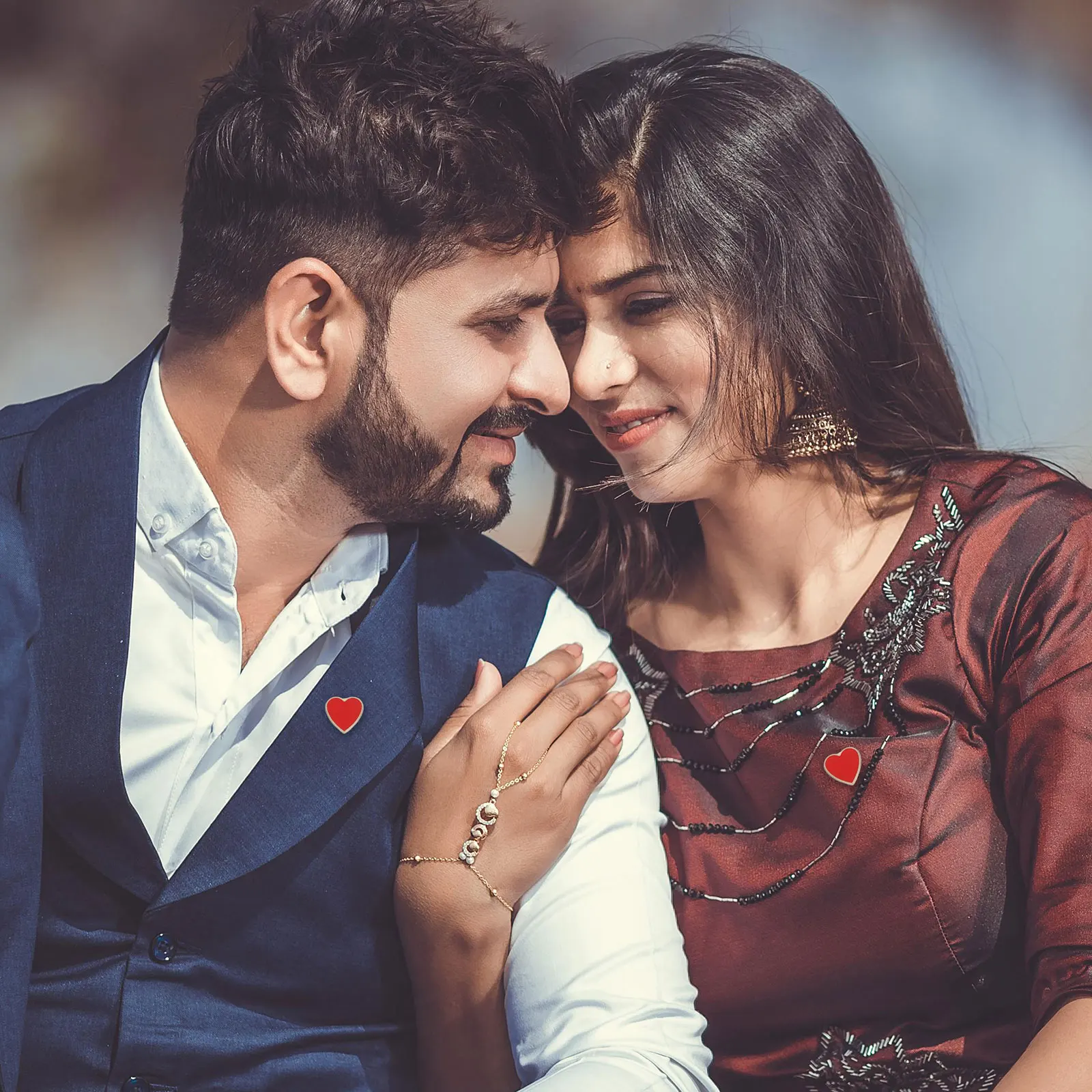 

4Pcs Love Heart Brooch Red Alloy Fashion Pins Valentine's Day Collar Clip Party Decoration Elegant Breast Pin Shirt Brooch