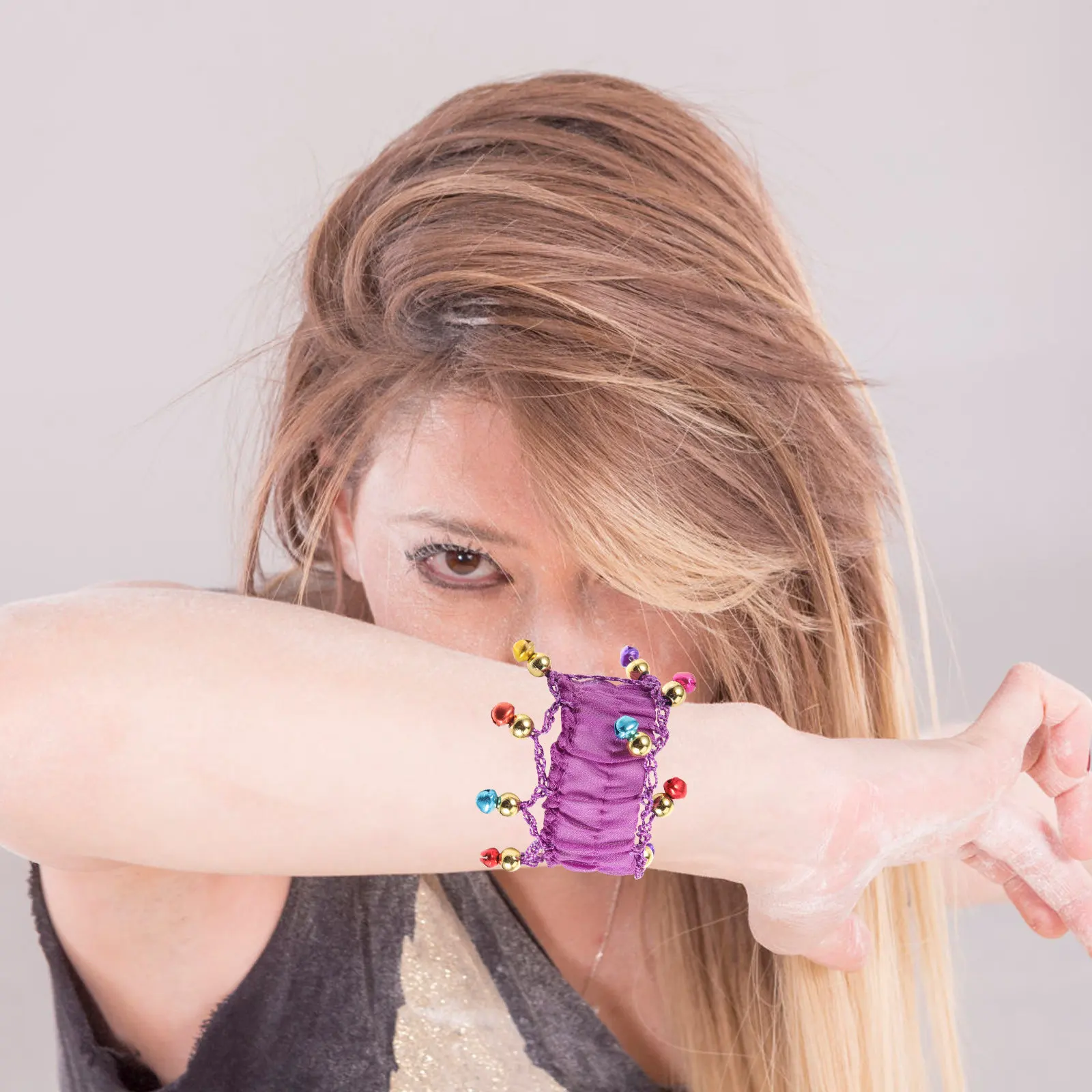 

1 пара шикарных браслетов-колокольчиков для танцев живота, удобные металлические цепочки на руку из полиэстера, танцевальные аксессуары в традиционном этническом стиле