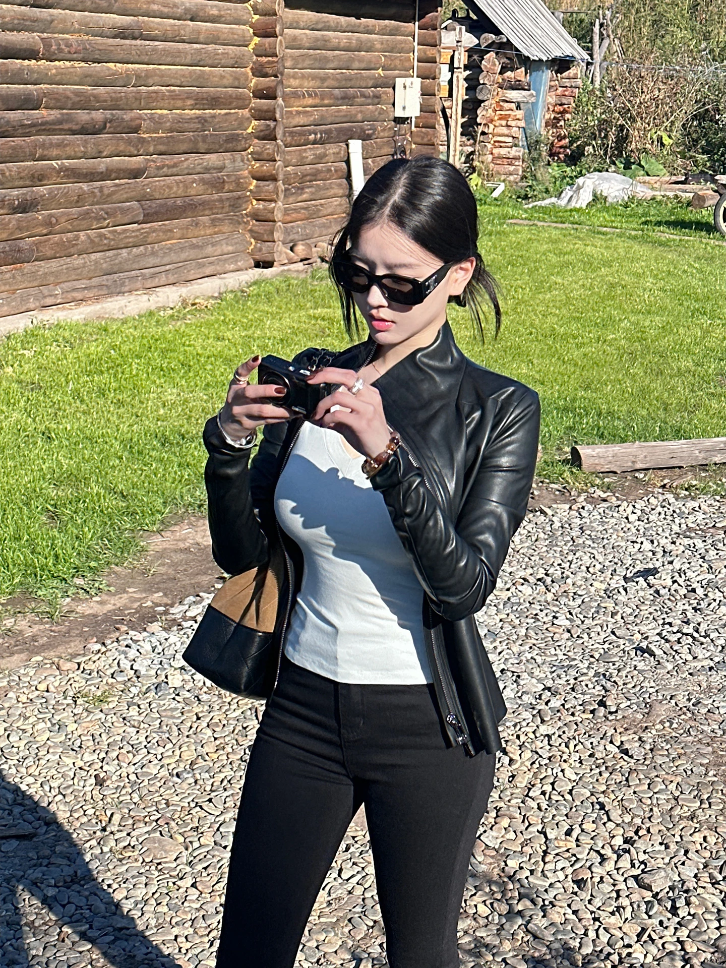 Jaqueta Feminina de Couro PU Preta com Zíper, Ajuste Slim, Estilo Motociclista, Casaco Curto, Estilo Agente Secreto, para Deslocamento, Moda