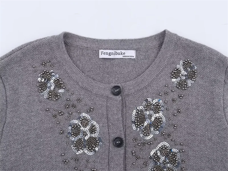 เสื้อแจ็คเก็ตผู้หญิง 2025 ฤดูใบไม้ร่วง สไตล์ใหม่ สีเทา แขนยาว คาร์ดิแกนถักประดับลูกปัด แฟชั่นลำลอง อเนกประสงค์