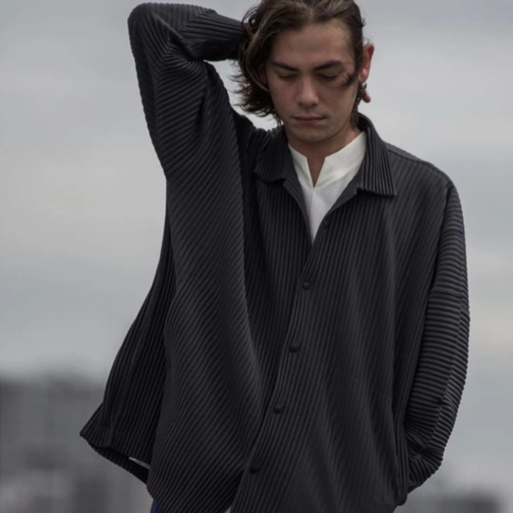 MIYAKE pleated simple collar long-sleeved shirt coat with a drape-like and loose-fitting casual top design