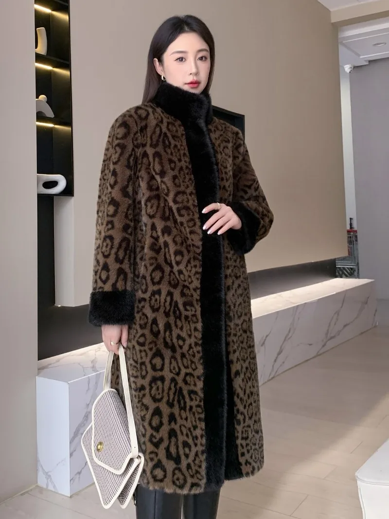 Damski płaszcz w panterkę na wiosnę i jesień 2025, nowy, łączone, długi, gruby, zimowy płaszcz z futra norki, zintegrowany, elegancki, hit sezonu.