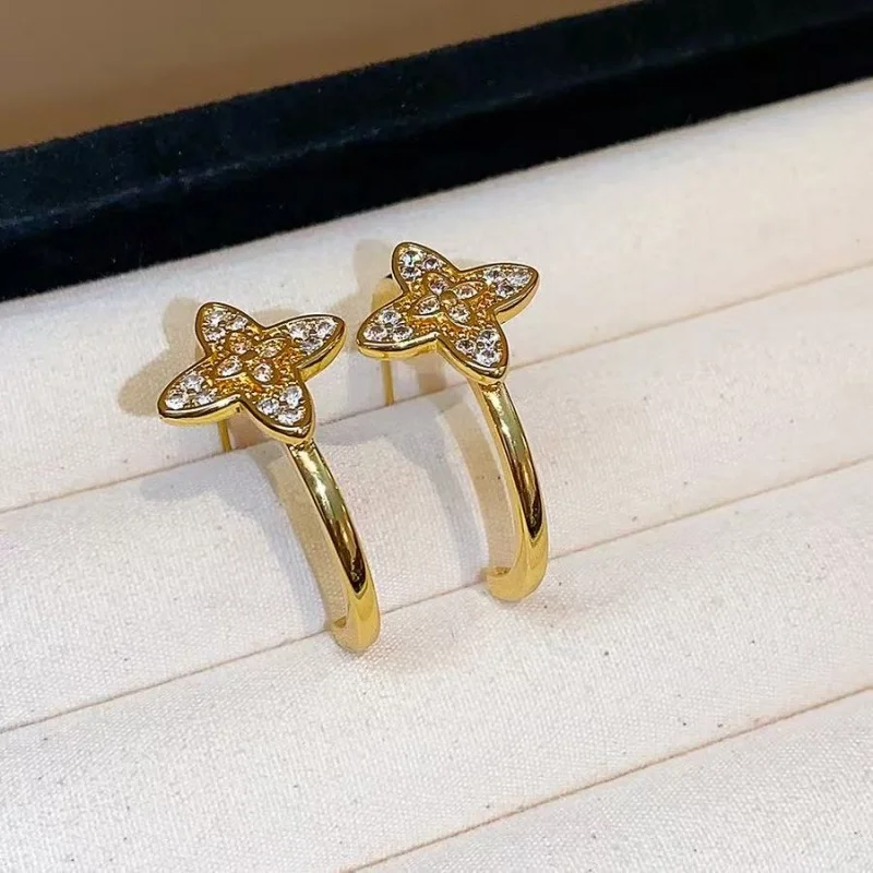 

Elegant Vintage Metal Earrings for Women Luxury Sensation Zircon Flower C-Shaped Ear Jewelry Daily Accessory