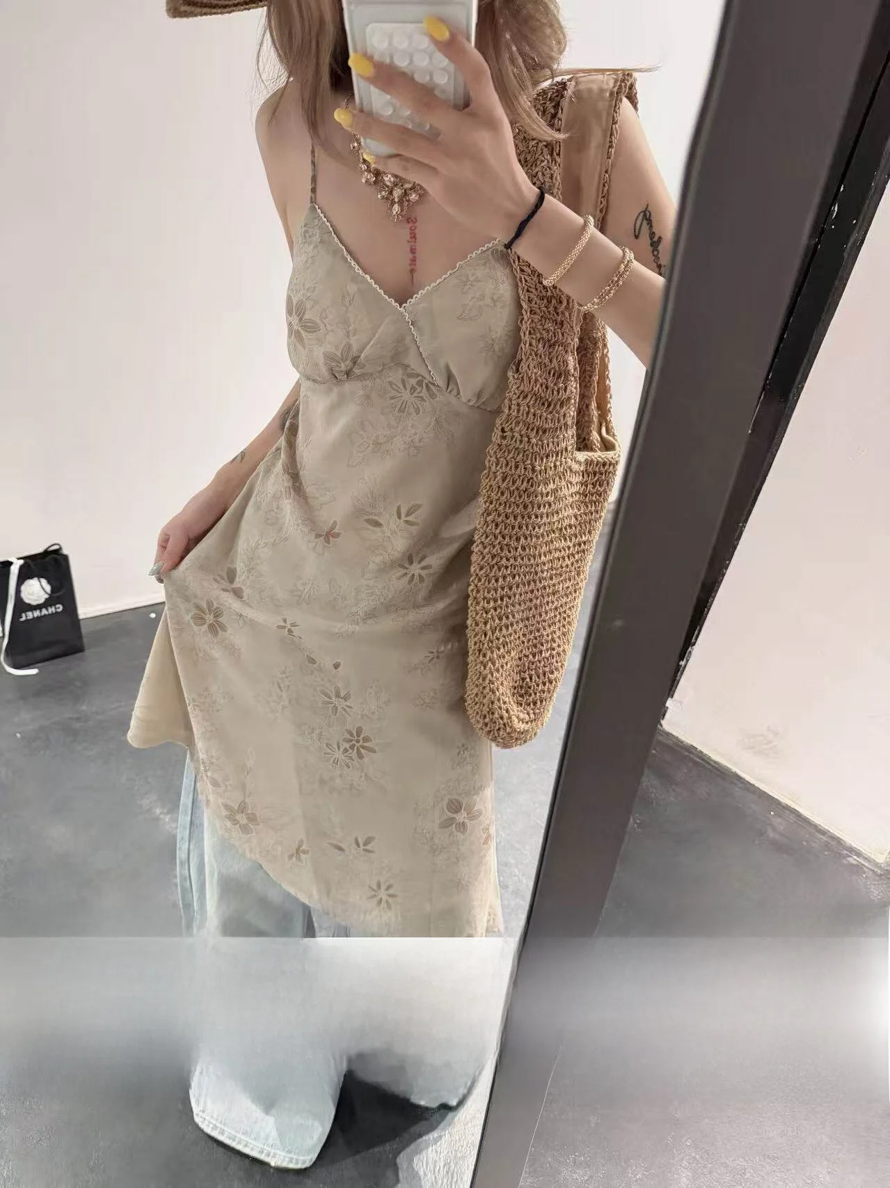 

Lili Miss Gentle Relaxing Retro Embroidery V-neck Strap Dress French Style Loose Fit Daily Wear Polyester Fabric No Sleeve