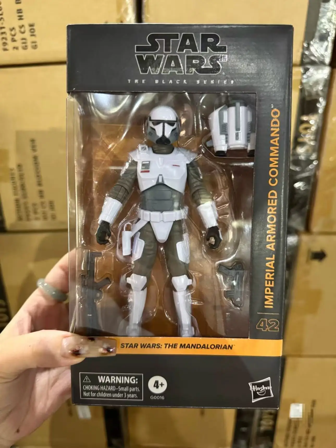 

Hasbro Мандалорская императорская бронированная коммандос No 42 6-дюймовая фигурка Black Box Series