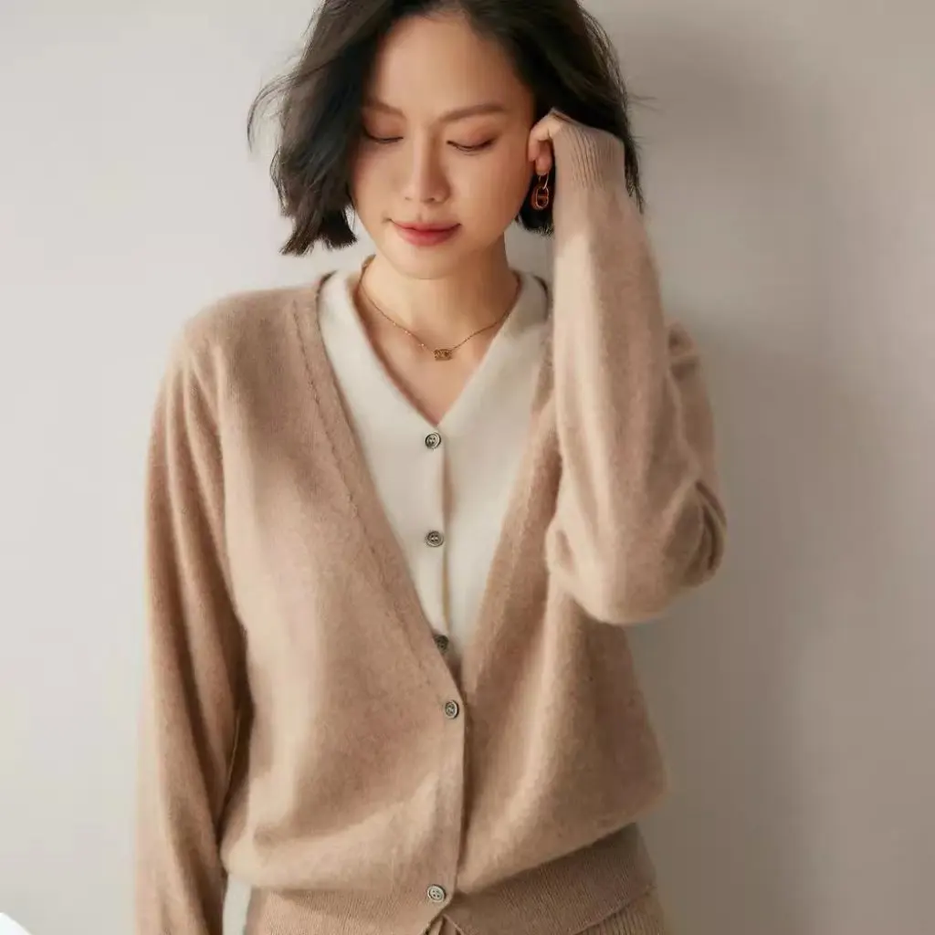 

Women's V-neck Cashmere Knitted Cardigan Soft Waxy Fabric Fake Two-Piece Style Autumn Winter Loose Trendy French Outer Sweater