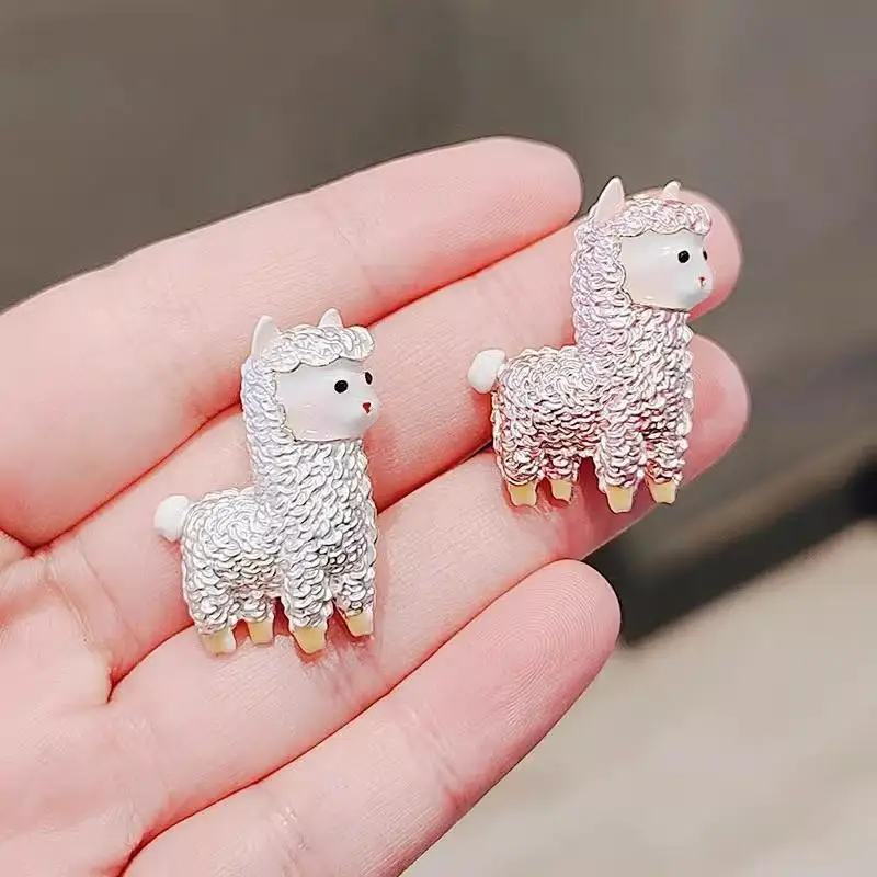 Cartoon Alpaca Shaped Brooches Alloy Sheep Weddings Party Brooch Pins Gifts