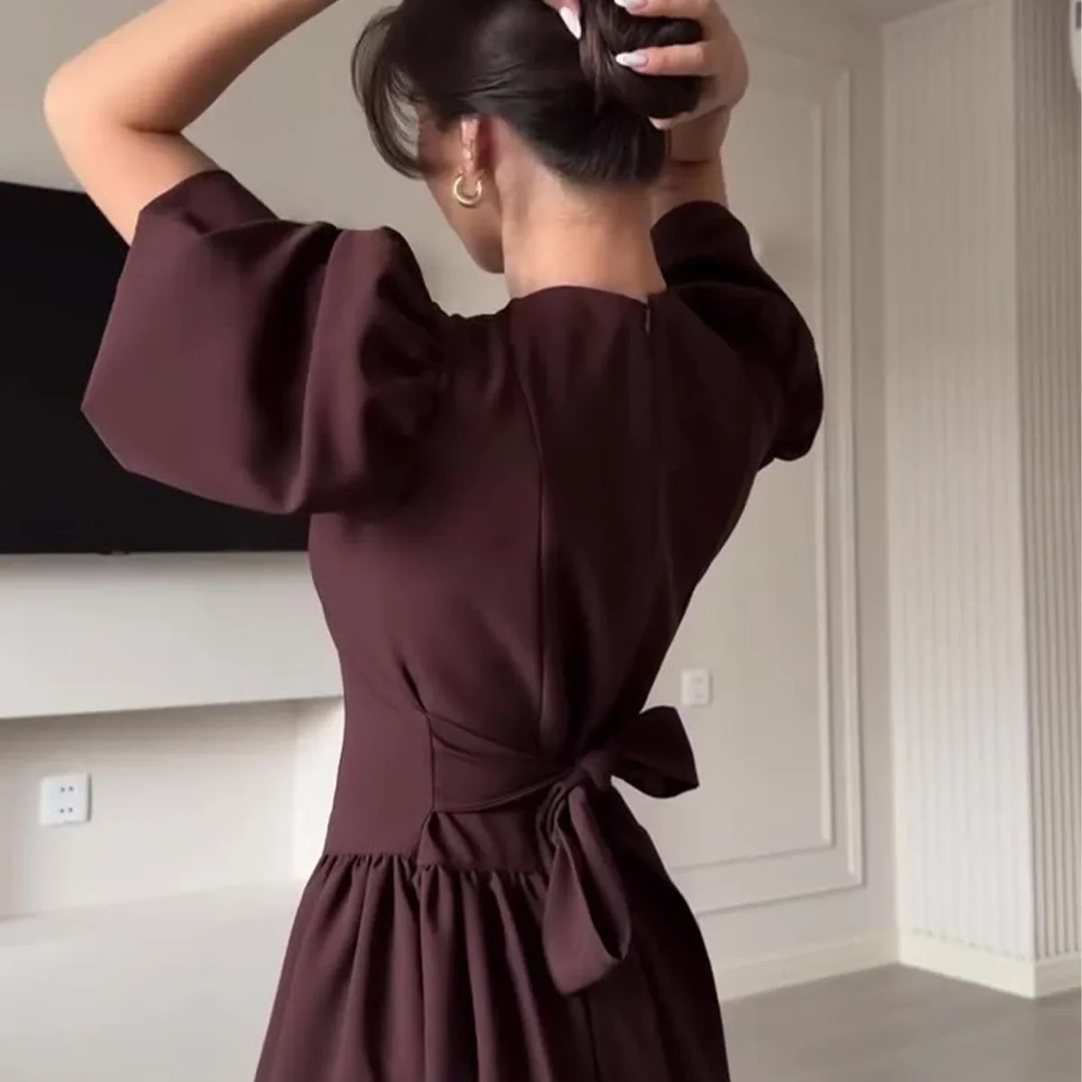 Nouveau style de robe pour femme de printemps de Dubaï au tempérament élégant. Il a une jupe longue à col rond et une jupe longue à grande balançoire