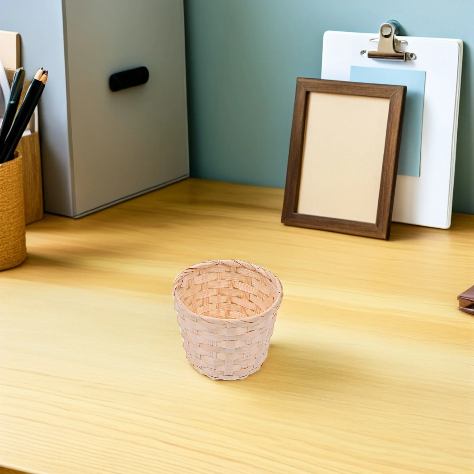 

20Pcs Bamboo Mini Woven Basket Handwoven Desktop Organizer Rustic Storage Basket for Home Office Living Room Small Items