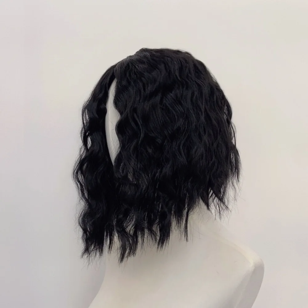 Young lady's work hairstyle, classic black wig, slightly curly, breathable and comfortable hair cover