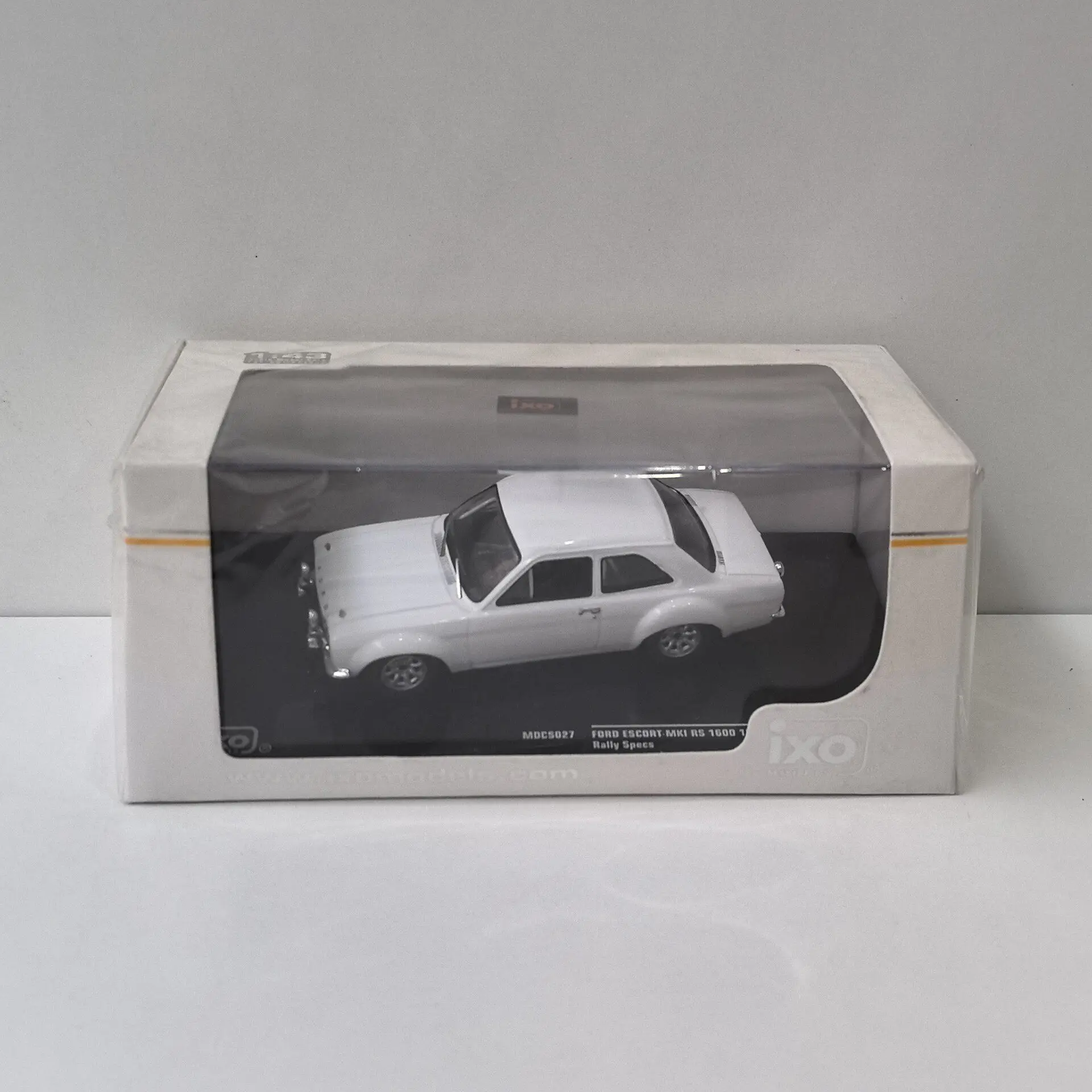Modelo de Auto de Aleación a Escala 1/43 IXO, FORD ESCORT 1600 1971 3v