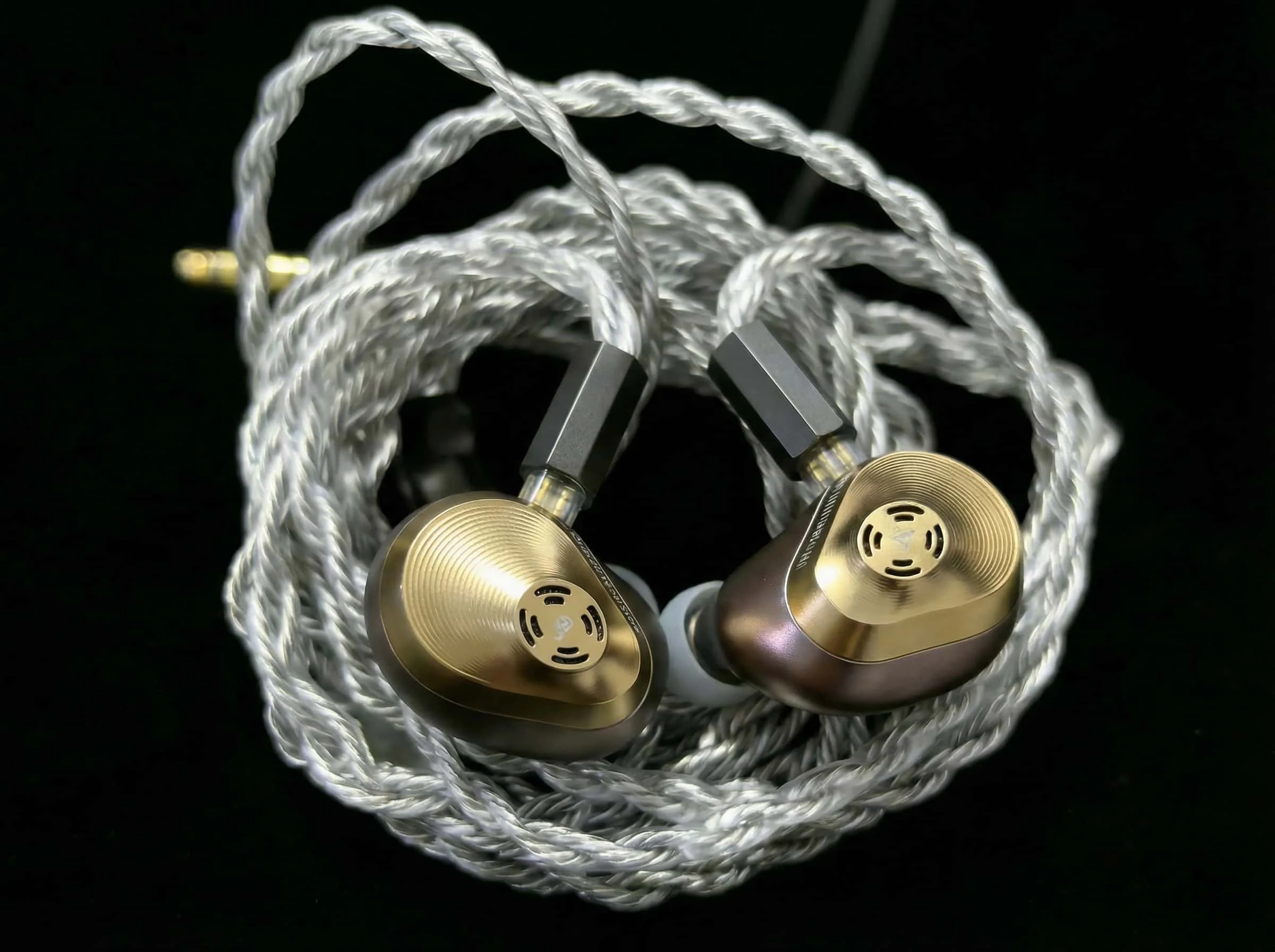 EFEP Co-branded AURA Hybrid Dynamic & Balanced Armature In-ear Earphones with 11 Drivers