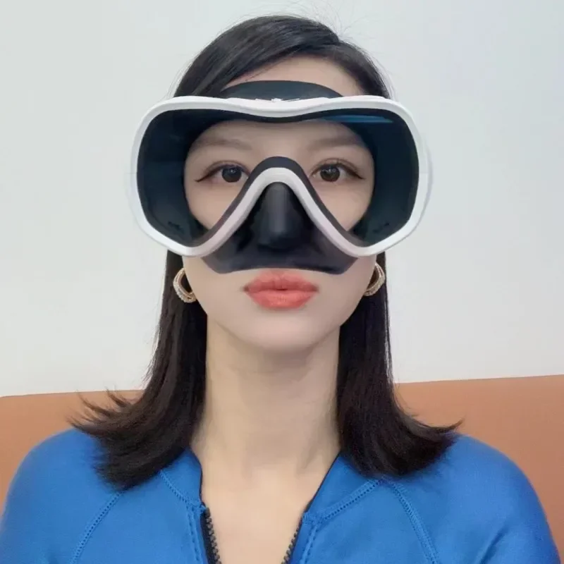 Diving mask, UV protection, wide field of vision.