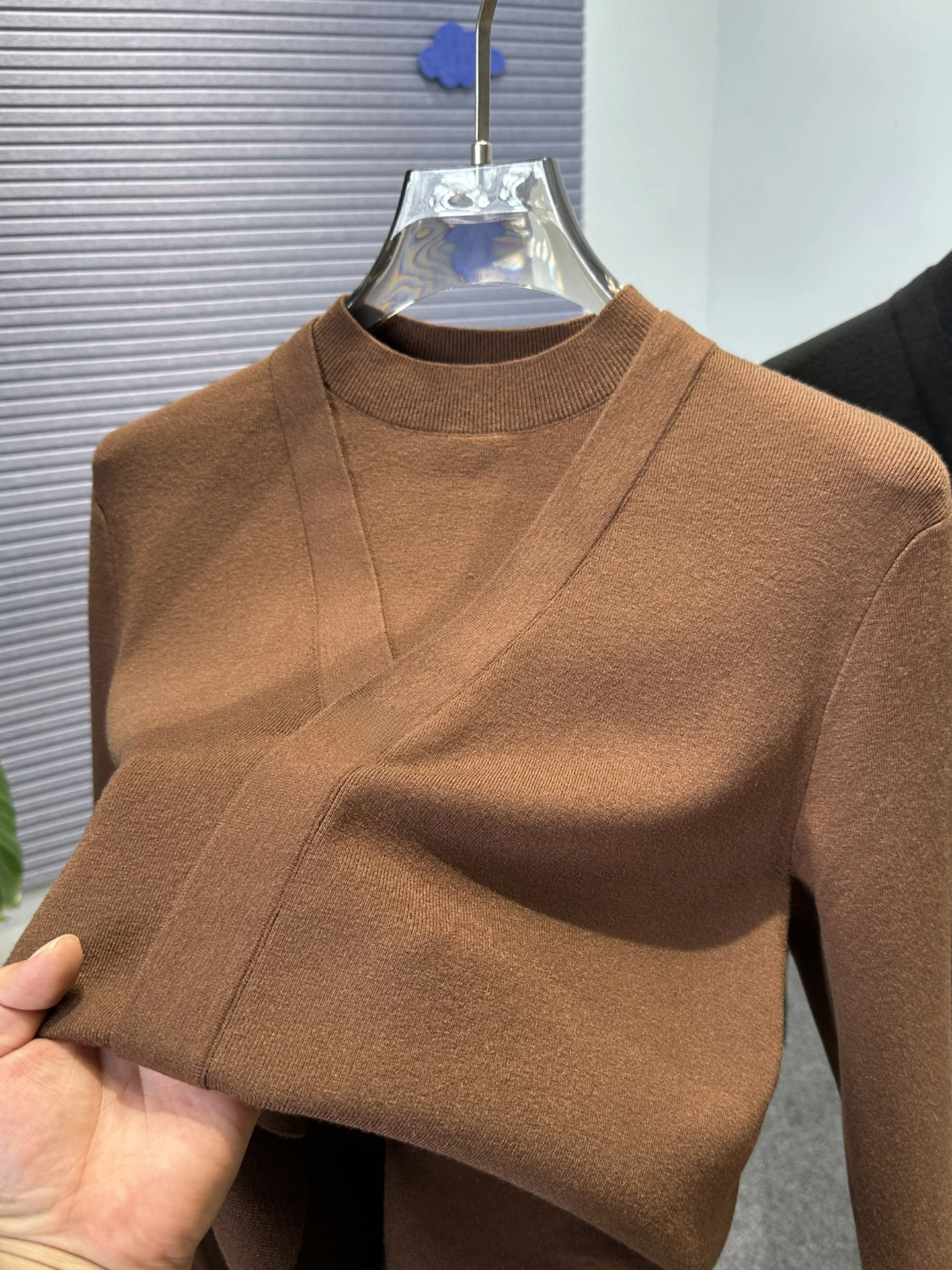 

Мужской повседневный вязаный свитер с эффектом двухслойности, высоким воротником, однотонный, из мягкой полиэстеровой смеси, стандартной длины