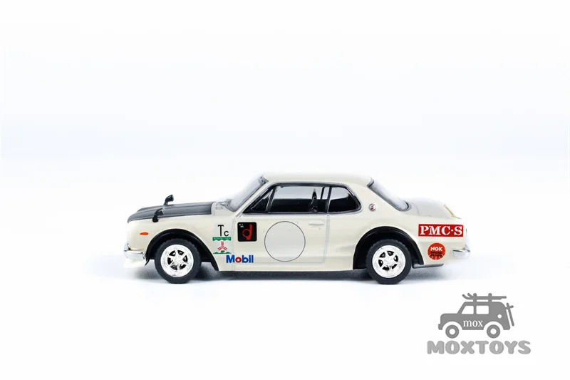 Tarmac Works 1:64 Skyline 2000 GT-R (KPGC10) White Diecast Model Car