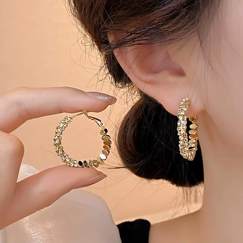 

Сломанные серебряные уникальные круглые серьги, женские нишевые легкие, роскошные дизайнерские серьги с пряжкой для ушей, взрывные серьги высокого класса