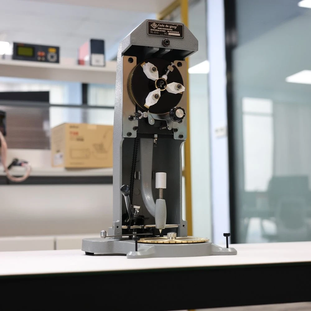 SL-810 اسم مخصص مجوهرات خاتم آلة الحفر جهين الهاتفي أدوات المجوهرات النحاس محفورة الأرقام الرومانية خواتم