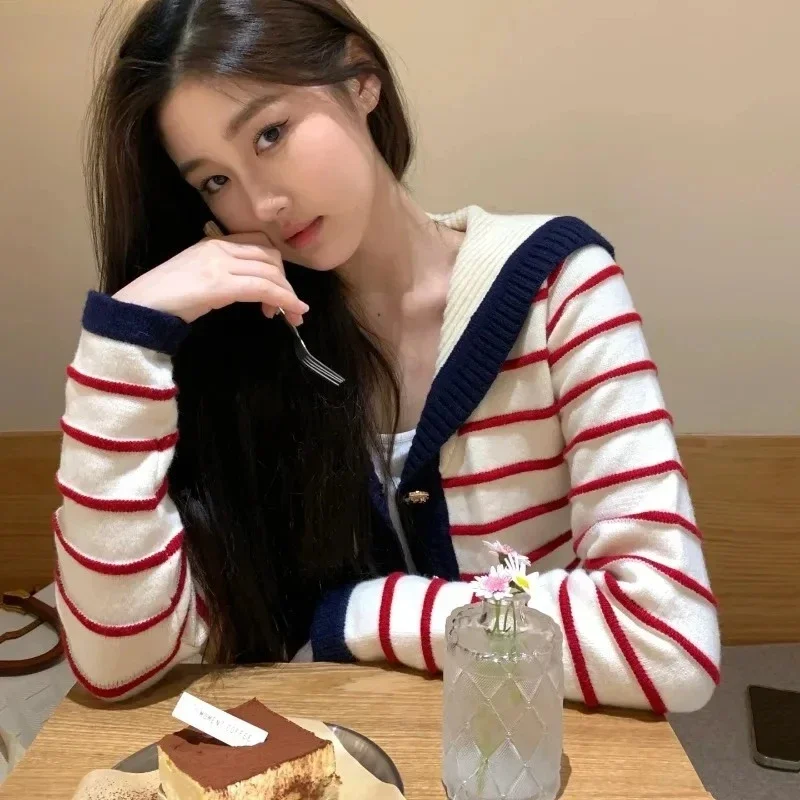 

Loose Cozy Korean Fashion Streetwear Youthful Age-reducing Red Striped Cardigans Women Autumn Students Button Designed Knitted