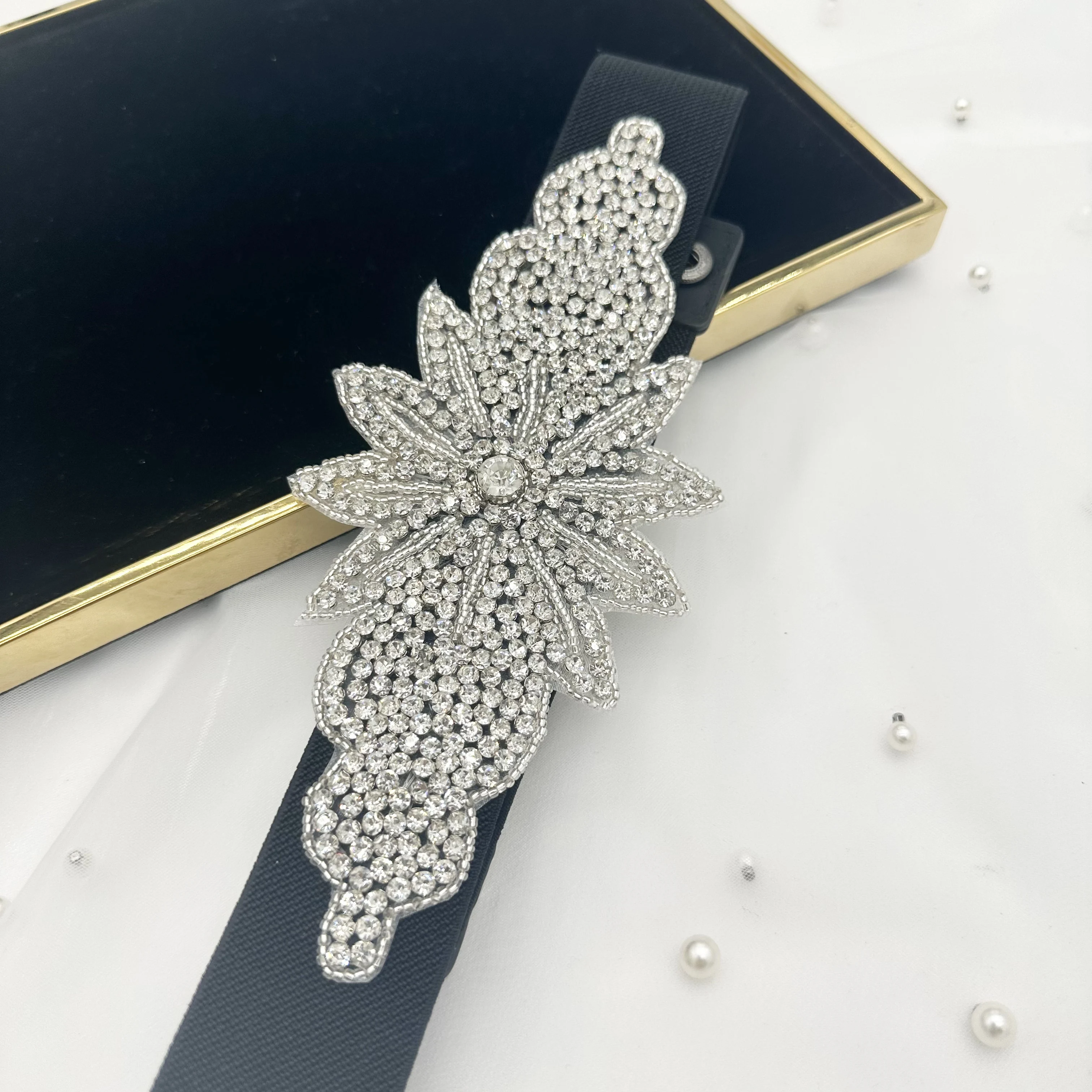 Silver-White Floral Elastic Waistband with Full Rhinestones, Suitable for Wedding Dresses, White Gowns, Evening Dresses, Qipaos, and Evening Dresses