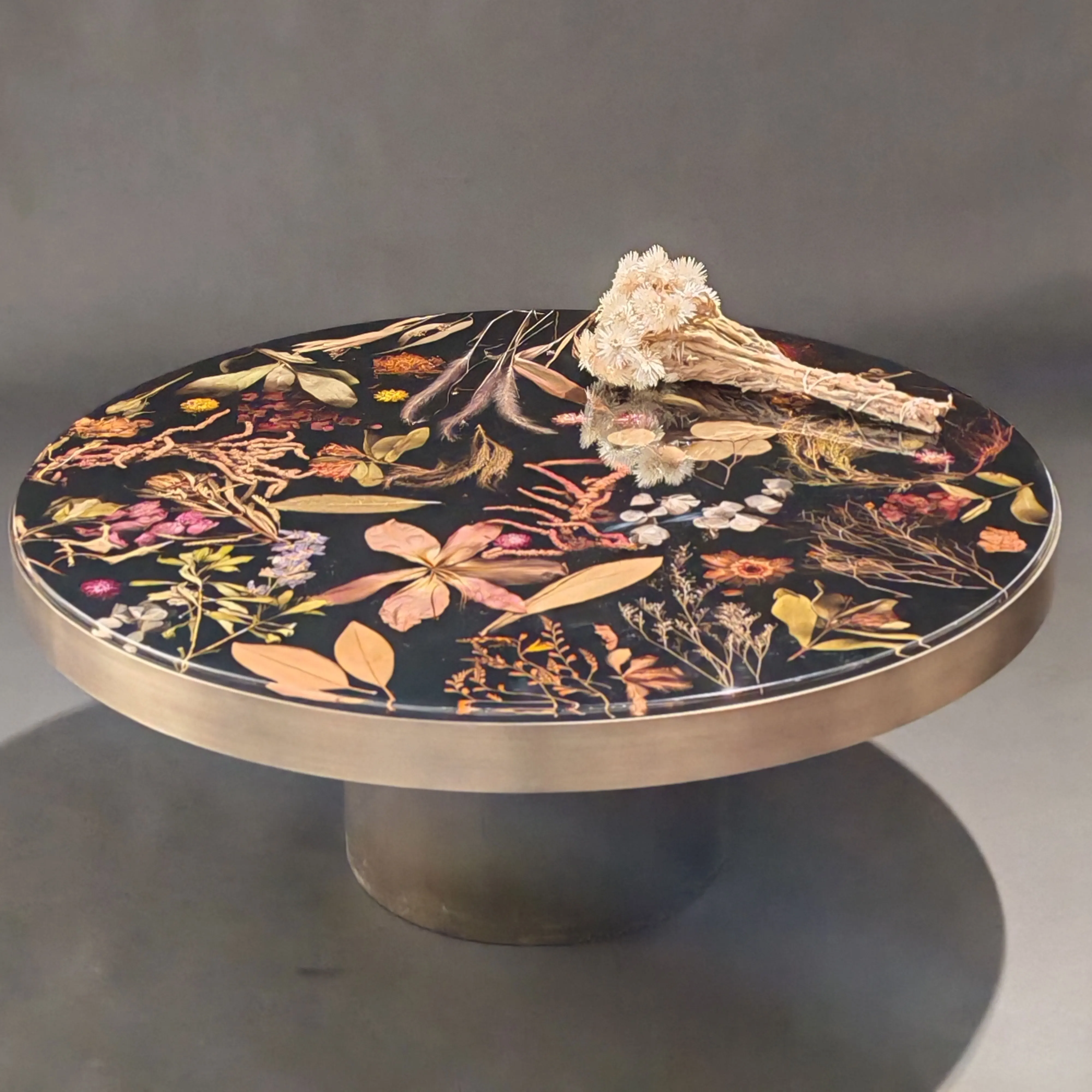 High-end luxury round low table embedded with real flower Nordic style acrylic, decorative furniture and household items