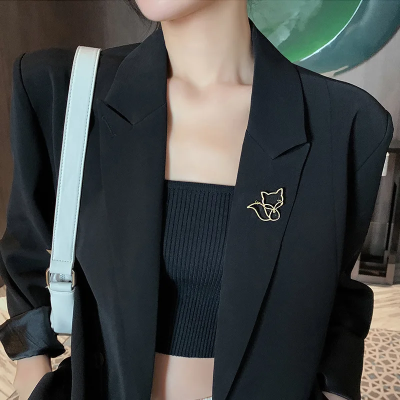 Broches en forme de renard creux en émail pour femmes, épingles d'animaux unisexes, accessoires de fête de bureau décontractés, cadeaux de luxe pour amis, vente en gros