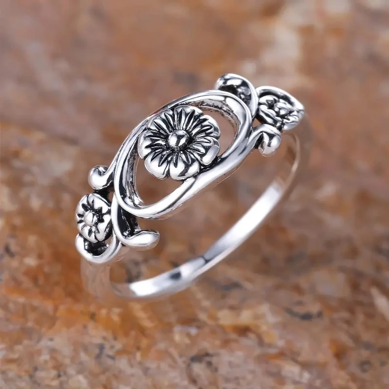 Huitan Low-key Graceful Flower Finger Ring Female Engagement Jewelry Vintage Style Aesthetic Accessories for Wedding Ceremony