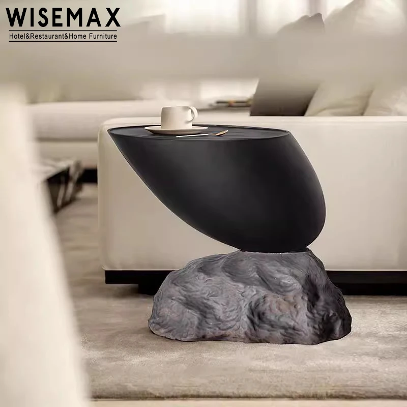 Журнальный столик WISEMAX FURNITURE Light с круглой столешницей из массива дерева и основанием в форме каменной скульптуры для размещения рядом с диваном