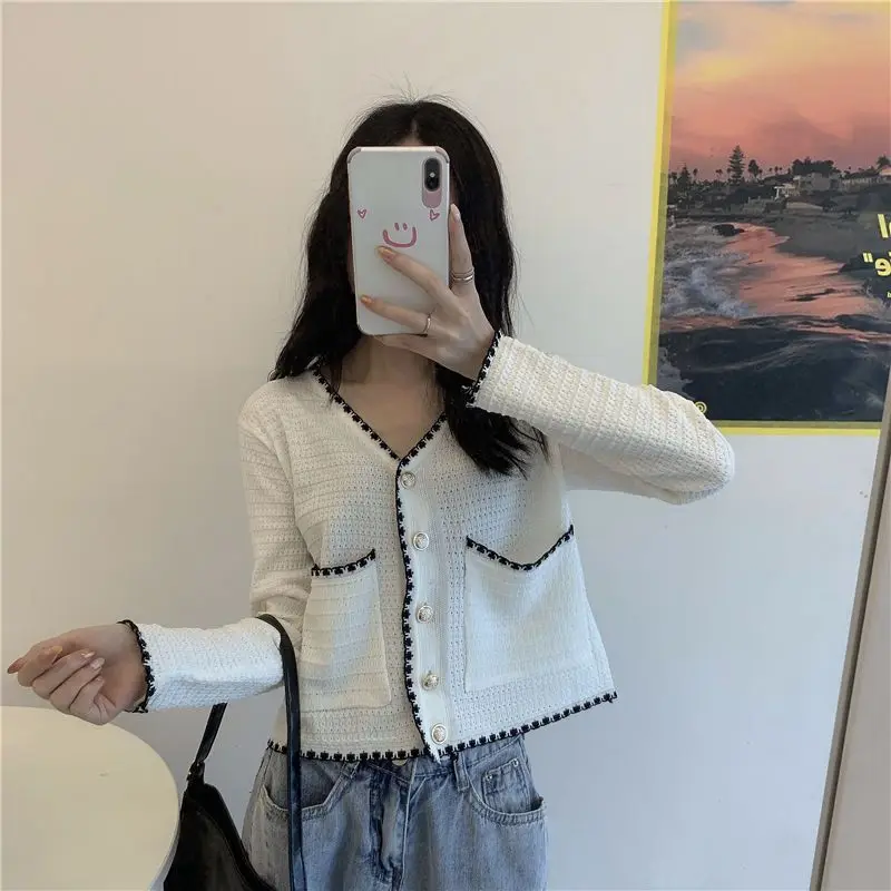 Women Autumn Korean Slim Fashion Buttons V-neck Long Sleeve Knitwear Ladies Office Lady All-match Knitting Cardigan Tops coat