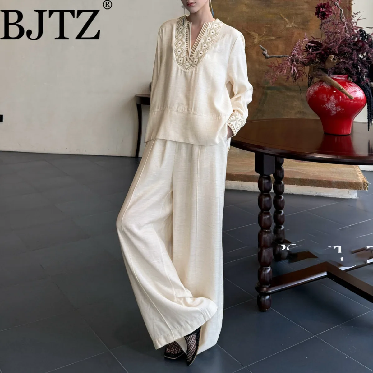 

BJTZ повседневный винтажный свободный топ без воротника + широкие брюки, комплект из 2 предметов для женщин, лето 2025 года, модные темпераментные комплекты женской одежды