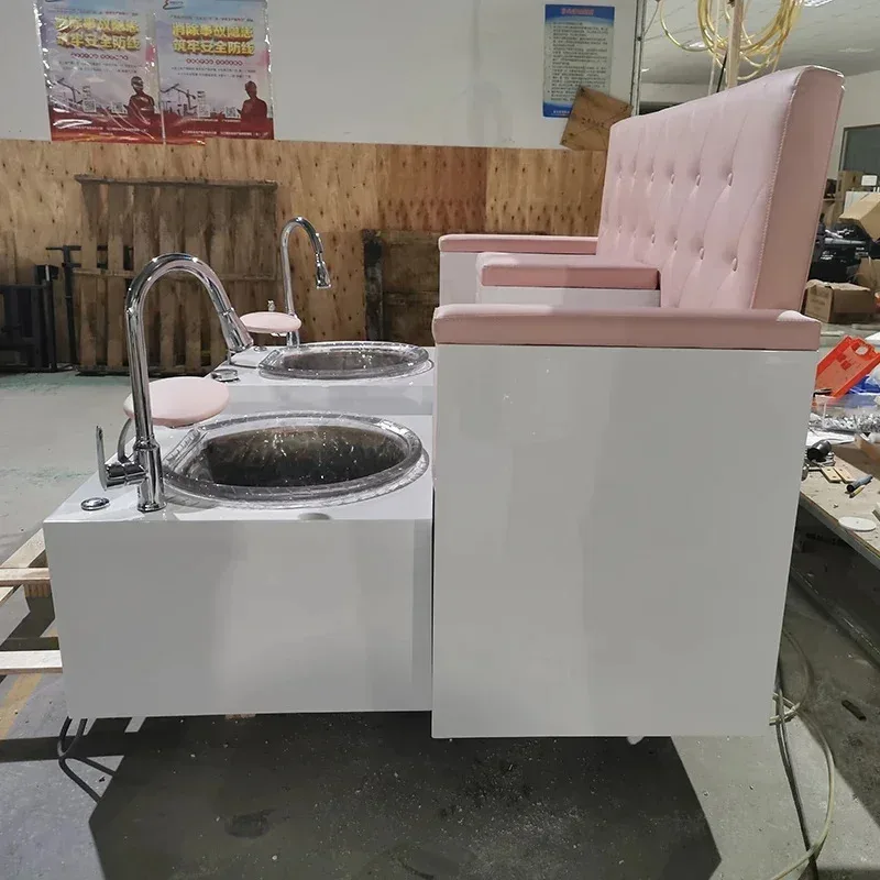 

Новое роскошное розовое велюровое кожаное массажное кресло для ног на двух человек с табуреткой, деревянной основой и станцией для терапии ног на двух человек