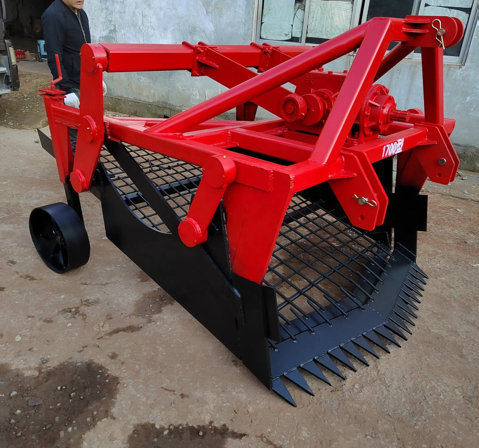 High Productivity 3-Point Agricultural Harvester Machine For Herbal Crop Harvesting For Sweet Potatoes Cassava Carrots Garlic