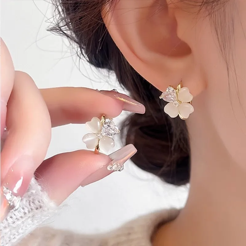 Cat's Eye Four-Leaf Clover Earrings - Luxurious and niche design, high-end style, versatile earrings for women.
