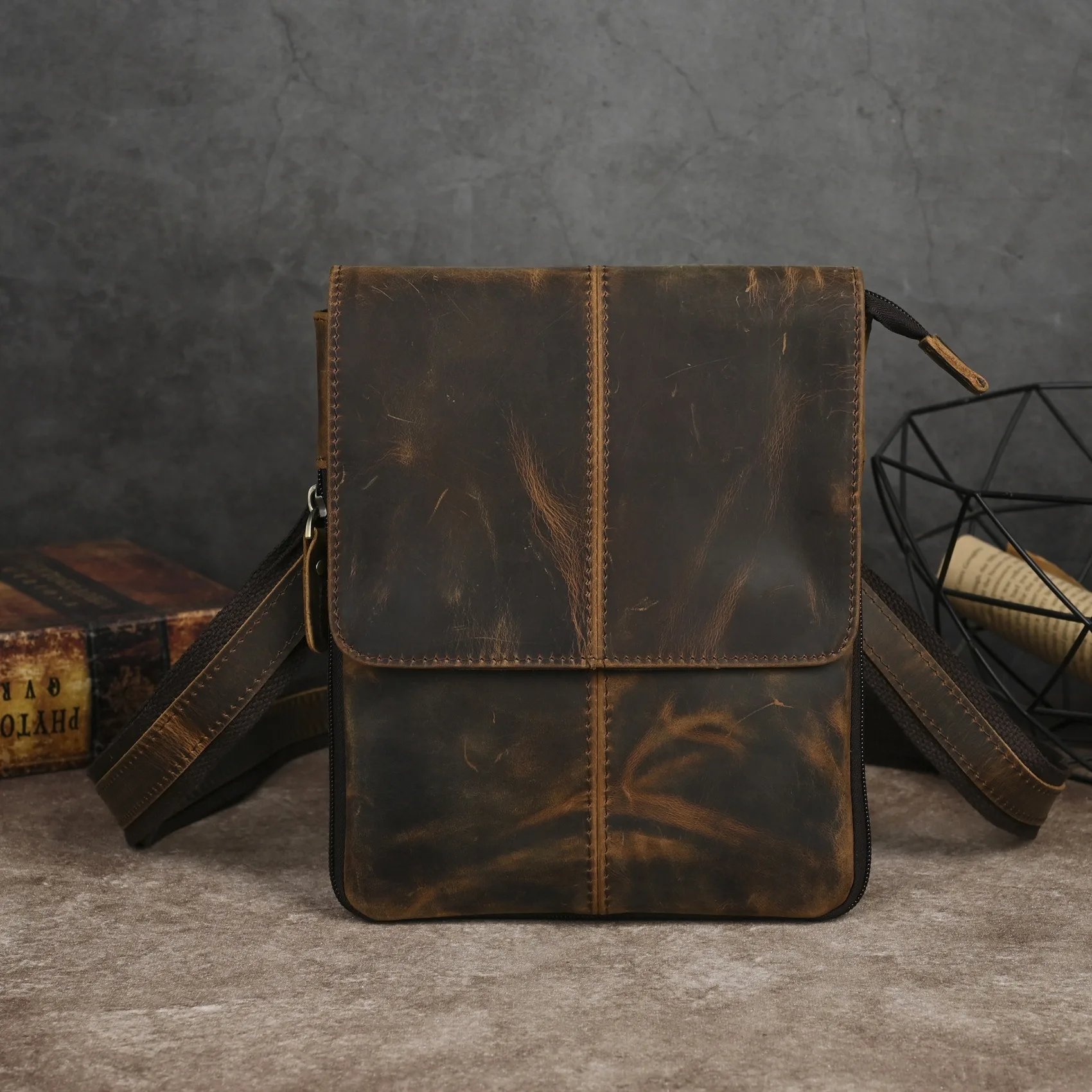 

Head layer oil wax leather cowhide phone bag, men's camera outdoor 9-inch small single shoulder diagonal cross bag