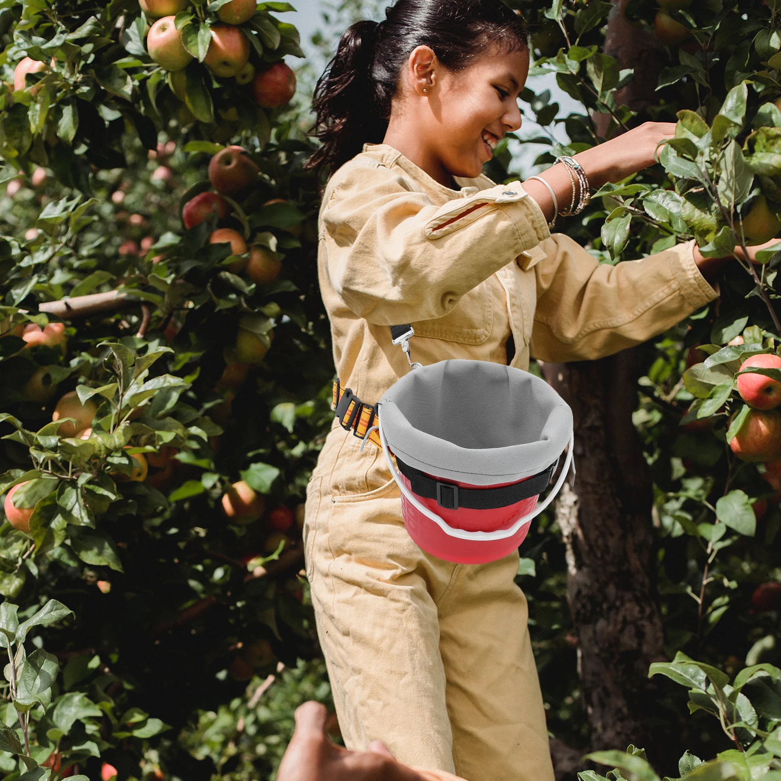 

Fruit Picking Basket Portable Gardening Tool Crossbody Strap Harvester Bucket Small Fruits Blueberries Plums Acorn Nut Gatherer