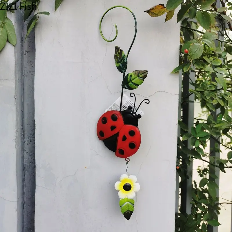 

Iron Ladybug Butterfly Ornament Outdoor Garden Pendant Courtyard Decoration Balcony Landscaping Wall Decoration Animal Figurines