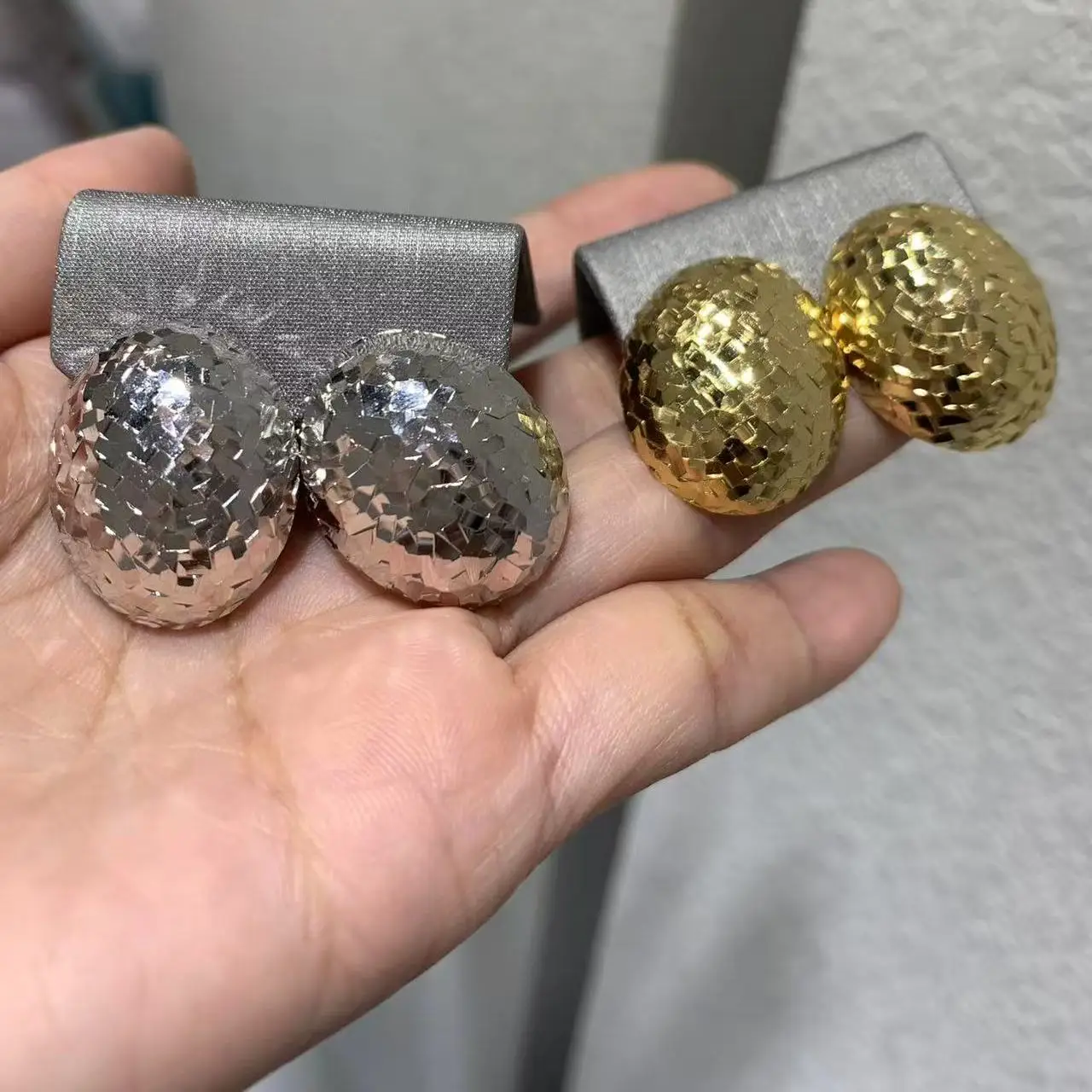 

highly sparkling ice chip stud earring with exquisite large cabochon sterling silver 925 MIYI