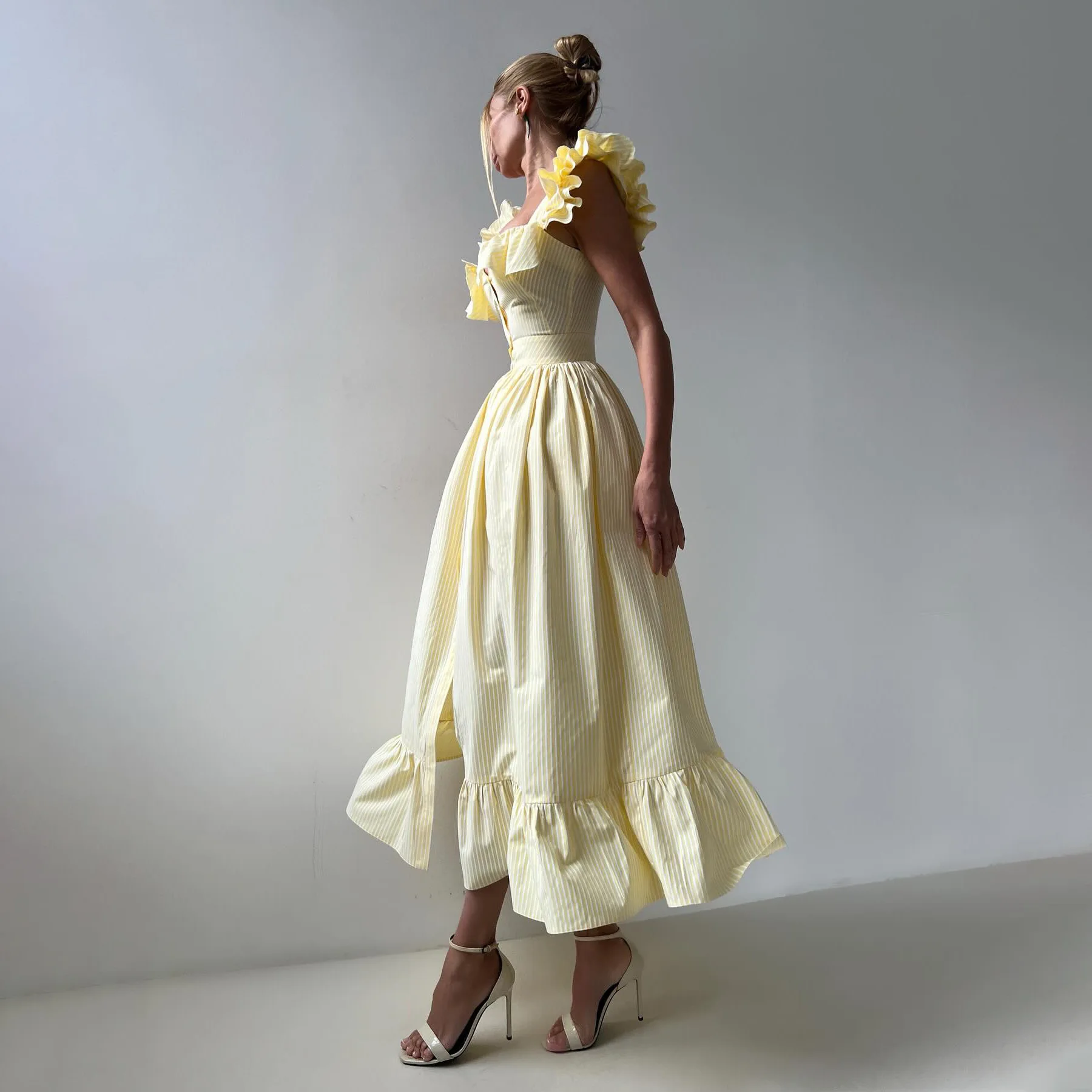 

summer striped dress with elegant commuting style, ruffled details, and double-designed collar and sleeves for a high-end look