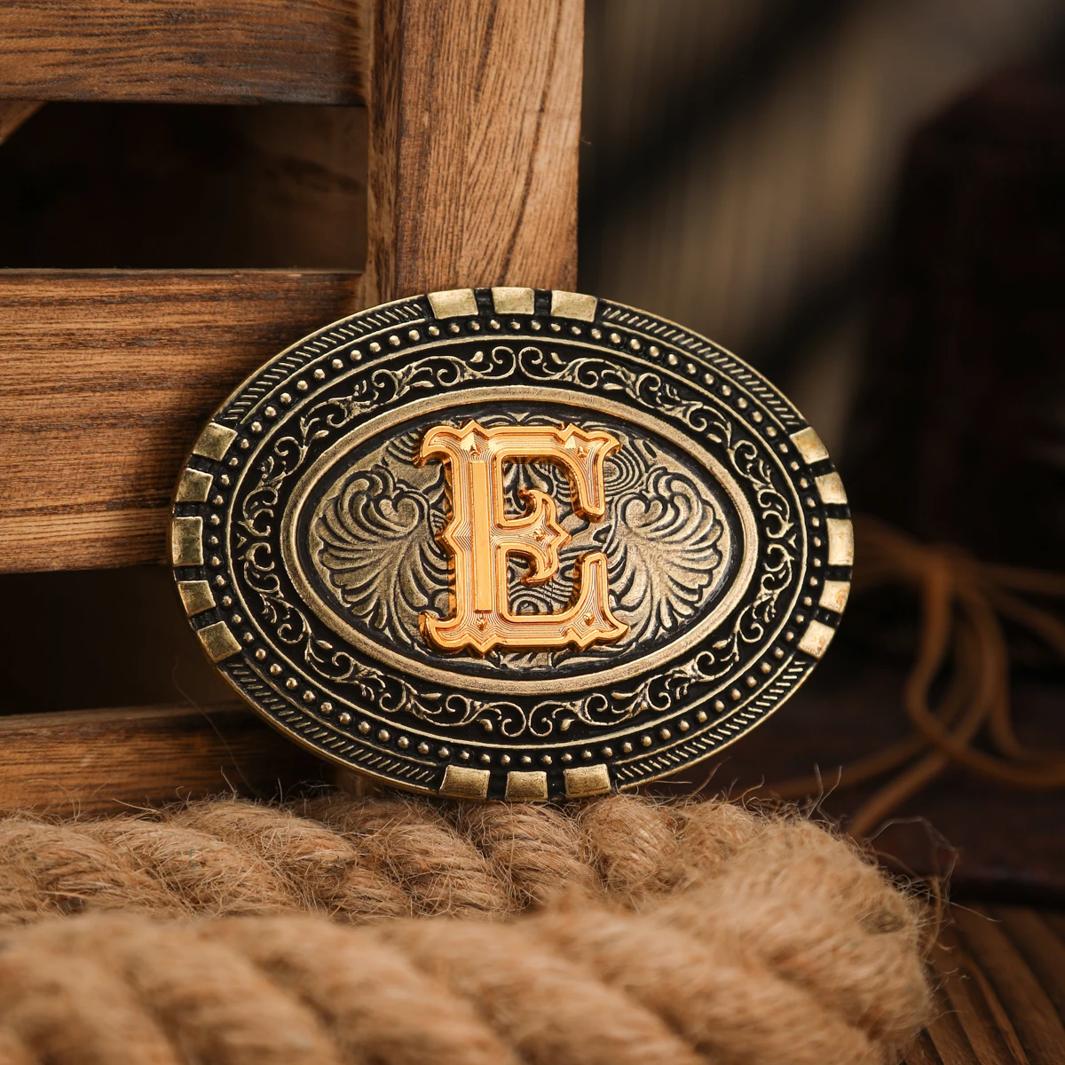 Una fibbia per cintura in metallo con fibbia per cintura in stile occidentale per uomo e donna, con una fibbia per cintura unica, retrò e innovativa