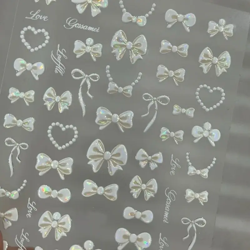 Weiße Perlen-Schleife Französische Polka-Dot-Schleife Perlenherz Perlenkette 5D Nagelaufkleber Selbstklebende Nageldekoration Maniküre-Deko für Frauen – Detail 3