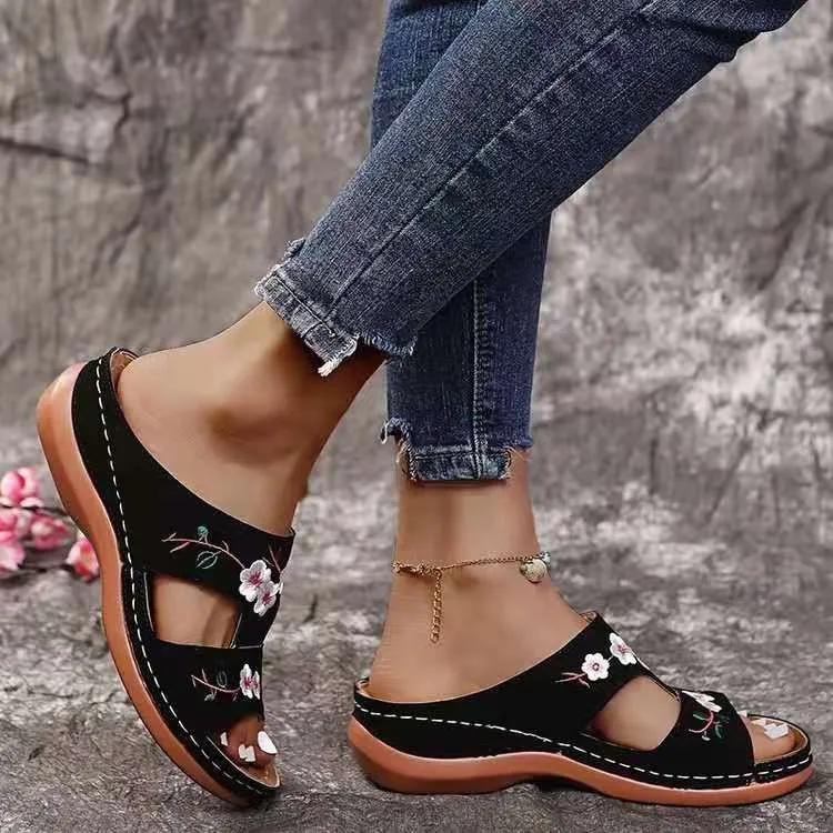 2024 Spring New Foreign Trade Large Size Women\'s Slippers with Slope Heels and Thick Bottom Embroidered Flower Ethnic Style Sand